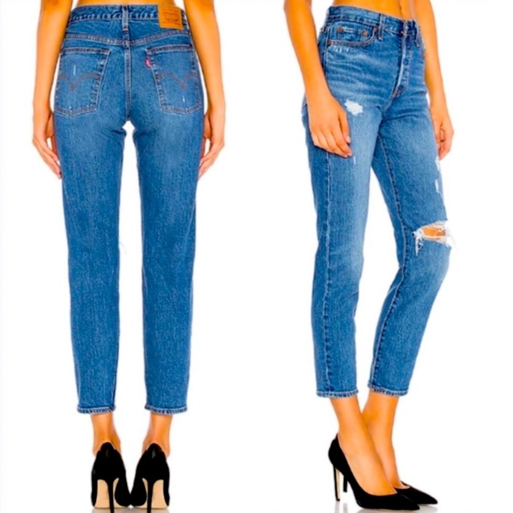 Levi’s Premium Wedgie High Rise Distressed jeans in a dark wash size 24.